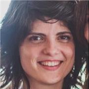 Laureanda in lingue e letterature straniere impartisce lezioni di inglese a ragazzi di scuole elementari medie e superiori